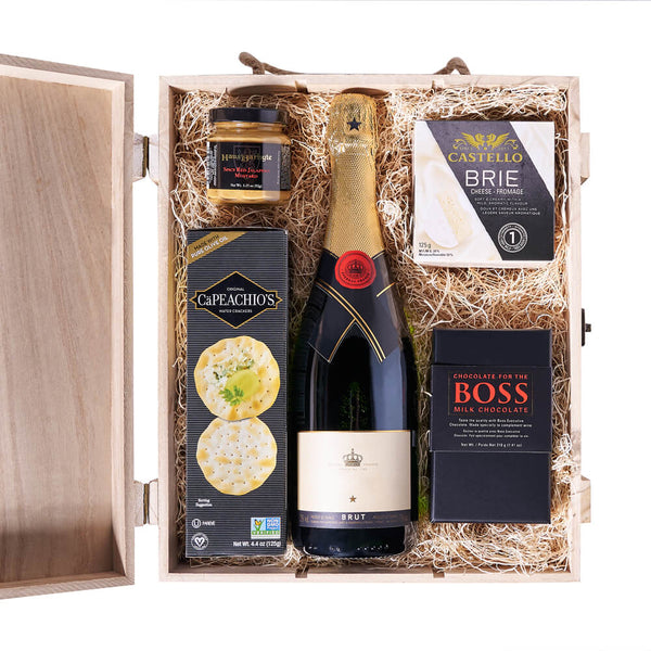 http://good4yougiftbaskets.com/cdn/shop/products/Champagne_CheeseGiftBox_600x.jpg?v=1668549863